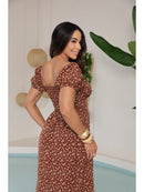 Vestido Midi Floral Ombro a Ombro com Decote e Elastex
